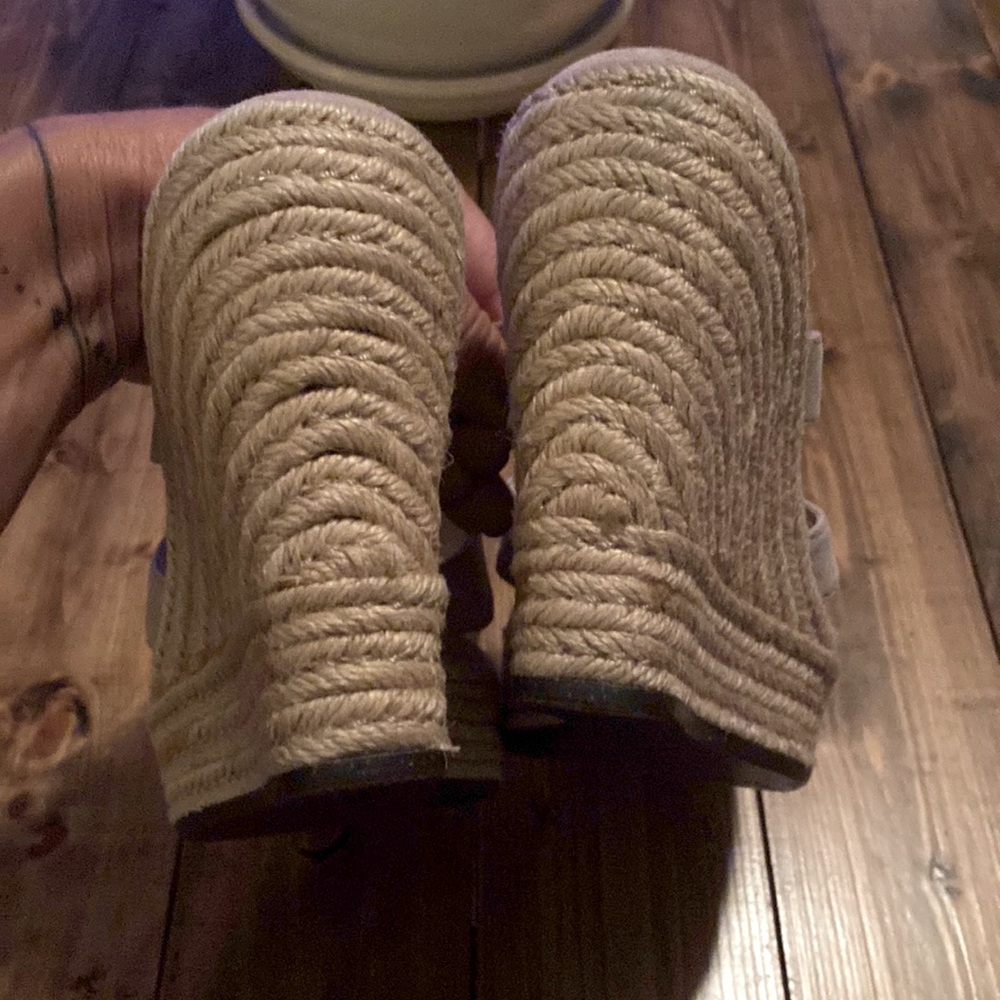 UGG - Picture 8 of 10